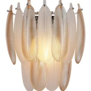 Richmond Wandlampe Chloe Antikmessing mit drei übereinander angeordneten Glaskörpern mit Rippenstruktur in Frontalansicht.