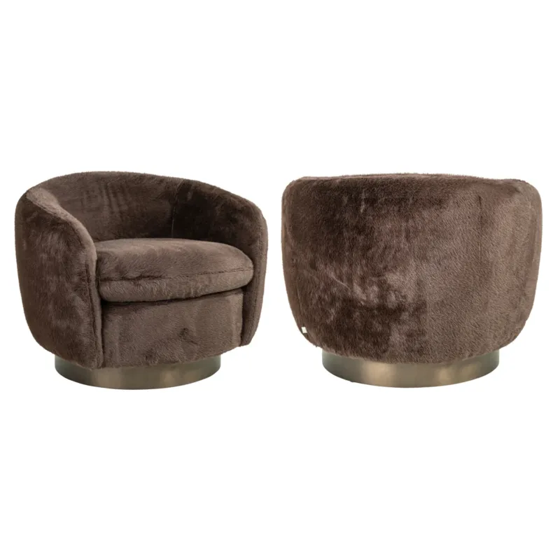 Richmond Lounge Stuhl Colmar chocolat fluffy mit Drehfunktion in Vorder- und Rückansicht, Bezug aus Polyester, Metallsockel.