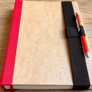 Notizbuch-A5-schwartz-roter-Buchruecken