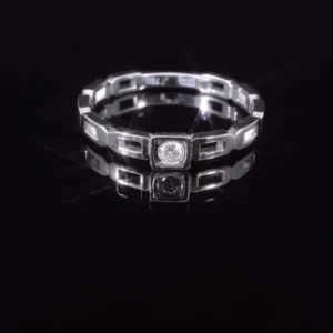 Feiner Damenring aus 18 Karat Weissgold – mit funkelndem Einzel-Diamanten - YZ0003292