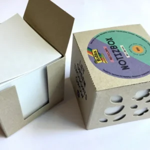 Papp-Box mit 650 losen Notizzetteln 9x9 cm