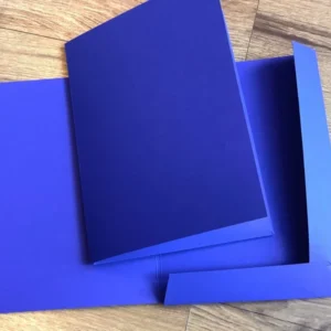 Blaue Pressemappe mit 2 Flügeln innen - Recyclingkarton